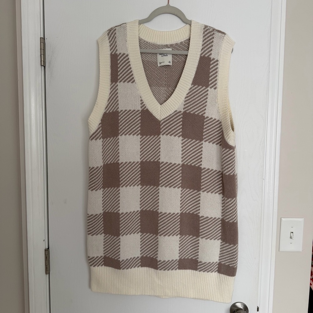 NWT Abercrombie & Fitch V-Neck Cream and Brown Sweater Vest